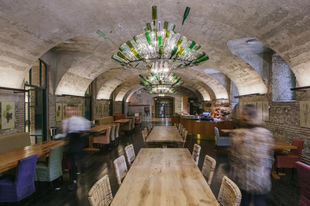 Tsinandali Estate, A Radisson Collection Hotel ภายนอก รูปภาพ Restaurant in the wine cellar