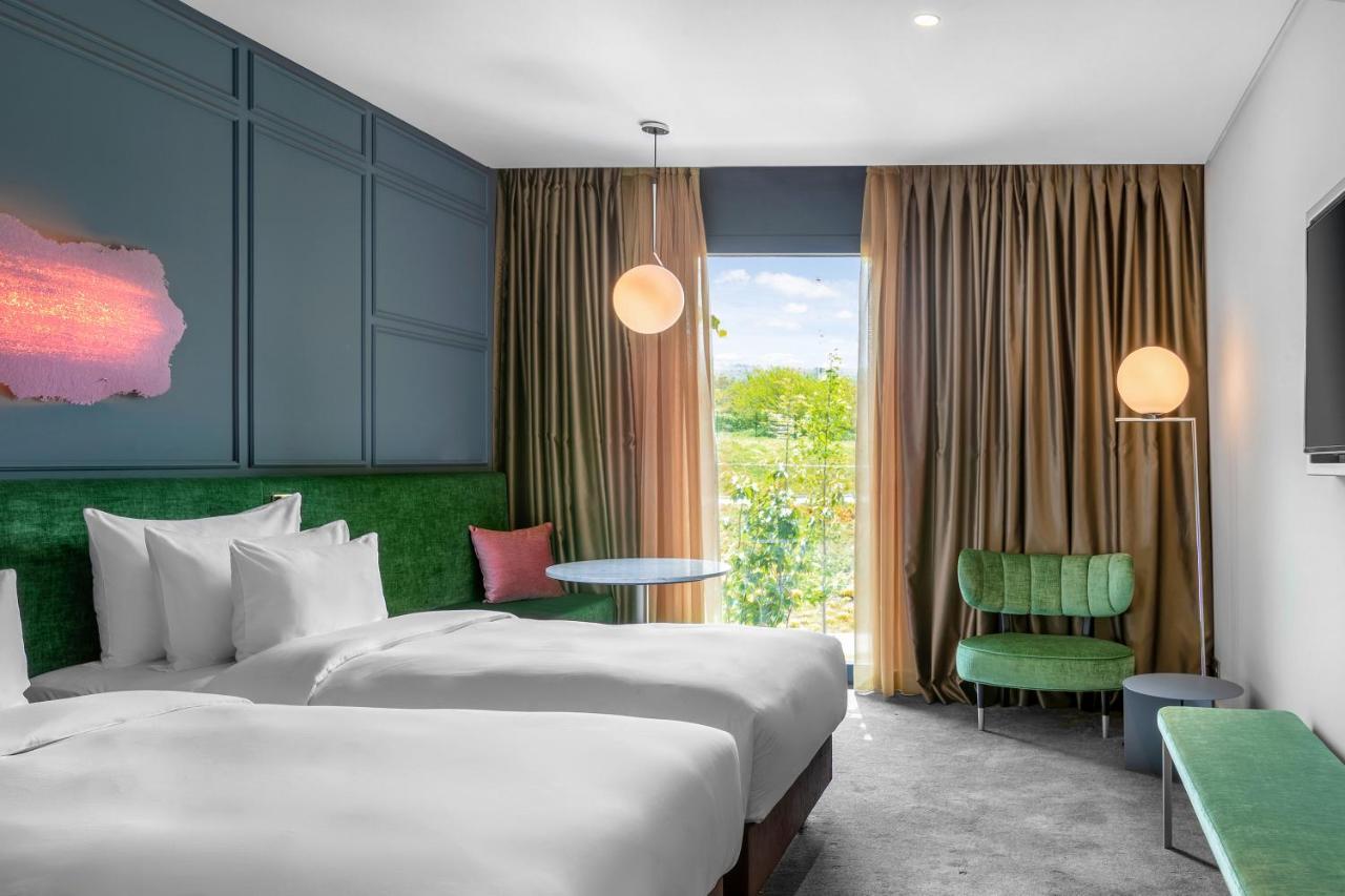 Tsinandali Estate, A Radisson Collection Hotel ภายนอก รูปภาพ A room at the hotel
